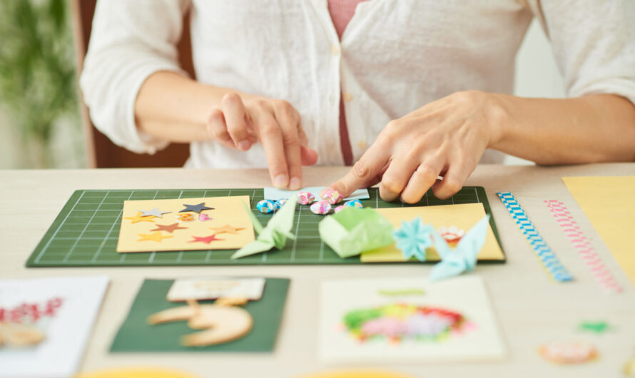 Les activités manuelles qui aident les seniors à renouer avec leur âme d’enfant !