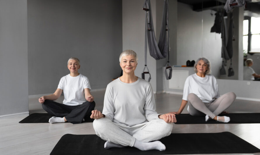 Le yoga pour seniors : pourquoi est-il la clé d’une retraite épanouie?